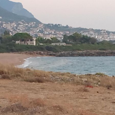 Villa Tzanetos Seaside à Kyparissia Extérieur photo