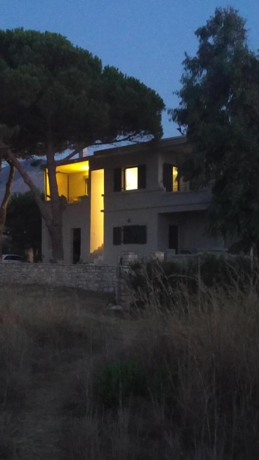 Villa Tzanetos Seaside à Kyparissia Extérieur photo